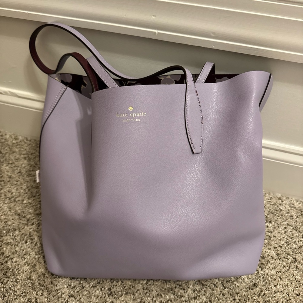 Gently used Kate Spade Ava Reversible Tote in Pearl